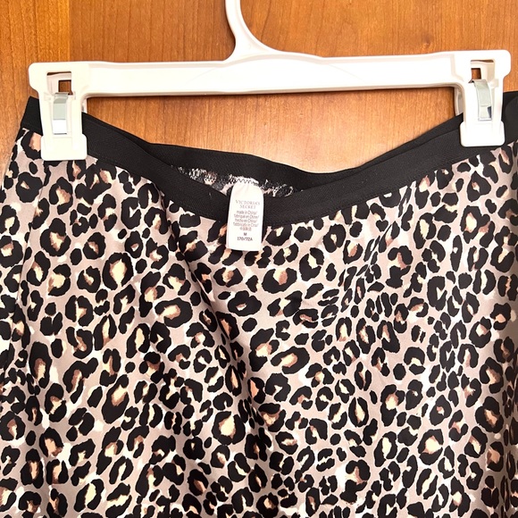 Beautiful skirt from Victoria secret excellent condition - Picture 6 of 7